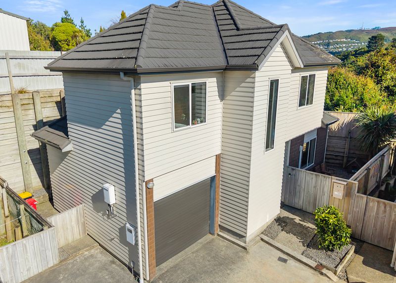 8/16 Black Rock Road, Newlands, Wellington City
