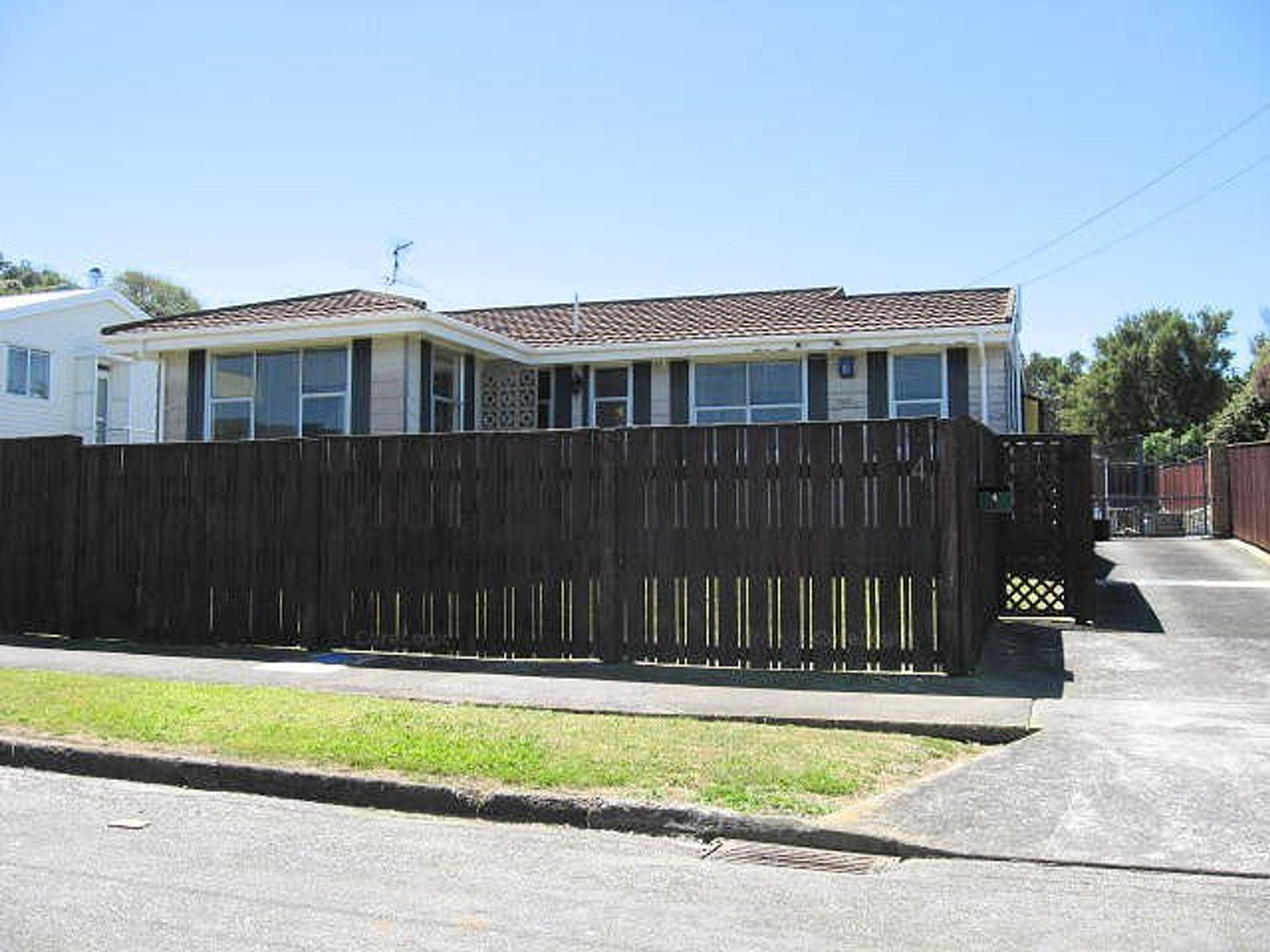 4 Mawhare Street, Titahi Bay, Porirua City, Wellington | Tall Poppy