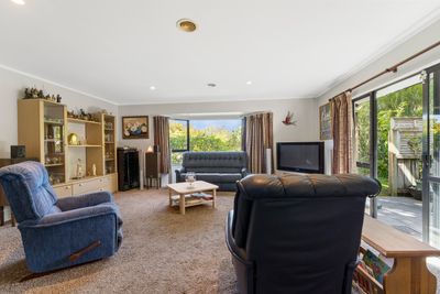 5 Saunders Close, Whitby, Porirua City, Wellington | Tall Poppy 