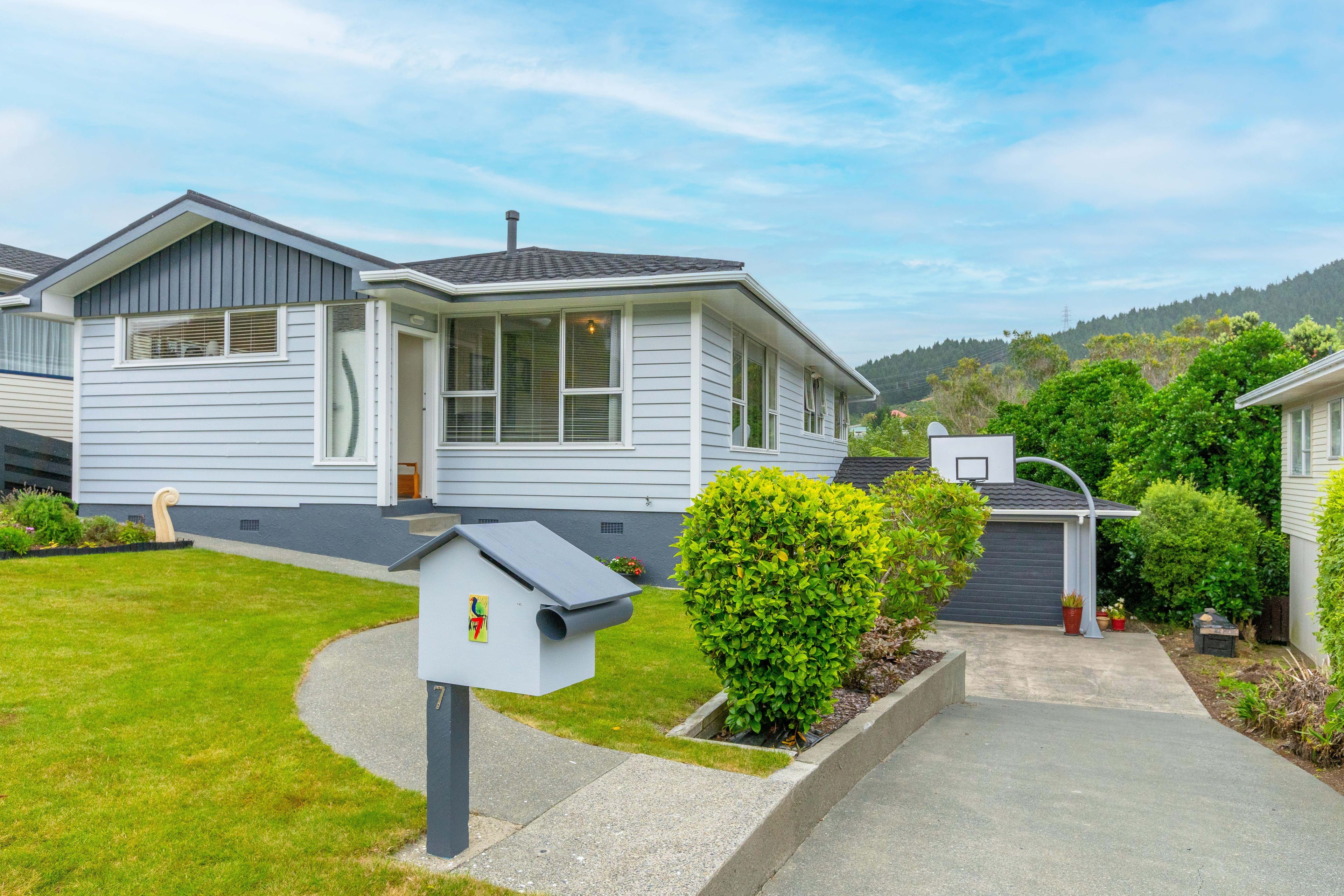 7 Zande Terrace, Tawa, Wellington City, Wellington | Tall Poppy